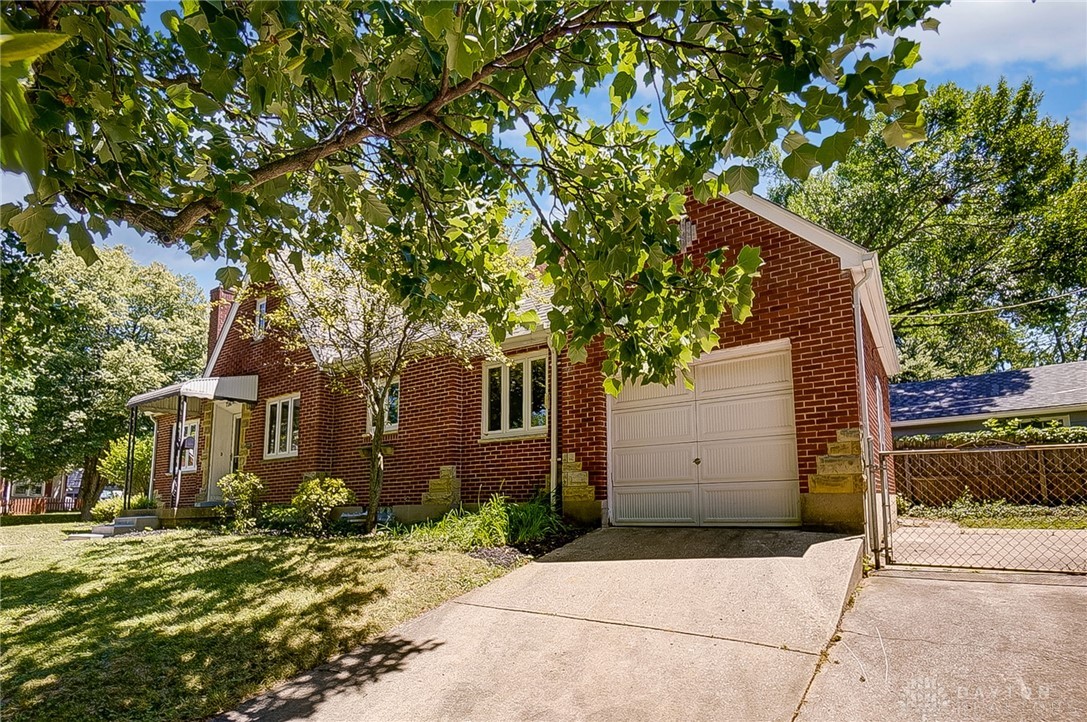 726 Devonshire Road Dayton, OH 45419 - Photo 3 of 40