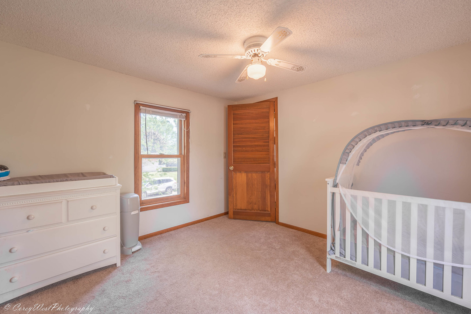 927 Thurlby Road Kingston, IL 60145 - Photo 14 of 21 a view of a livingroom with a fan