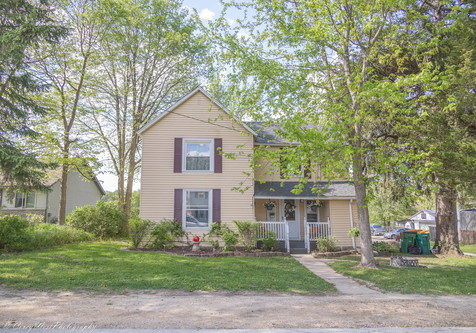 927 Thurlby Road Kingston, IL 60145 - Photo 19 of 21 a front view of a house with a garden