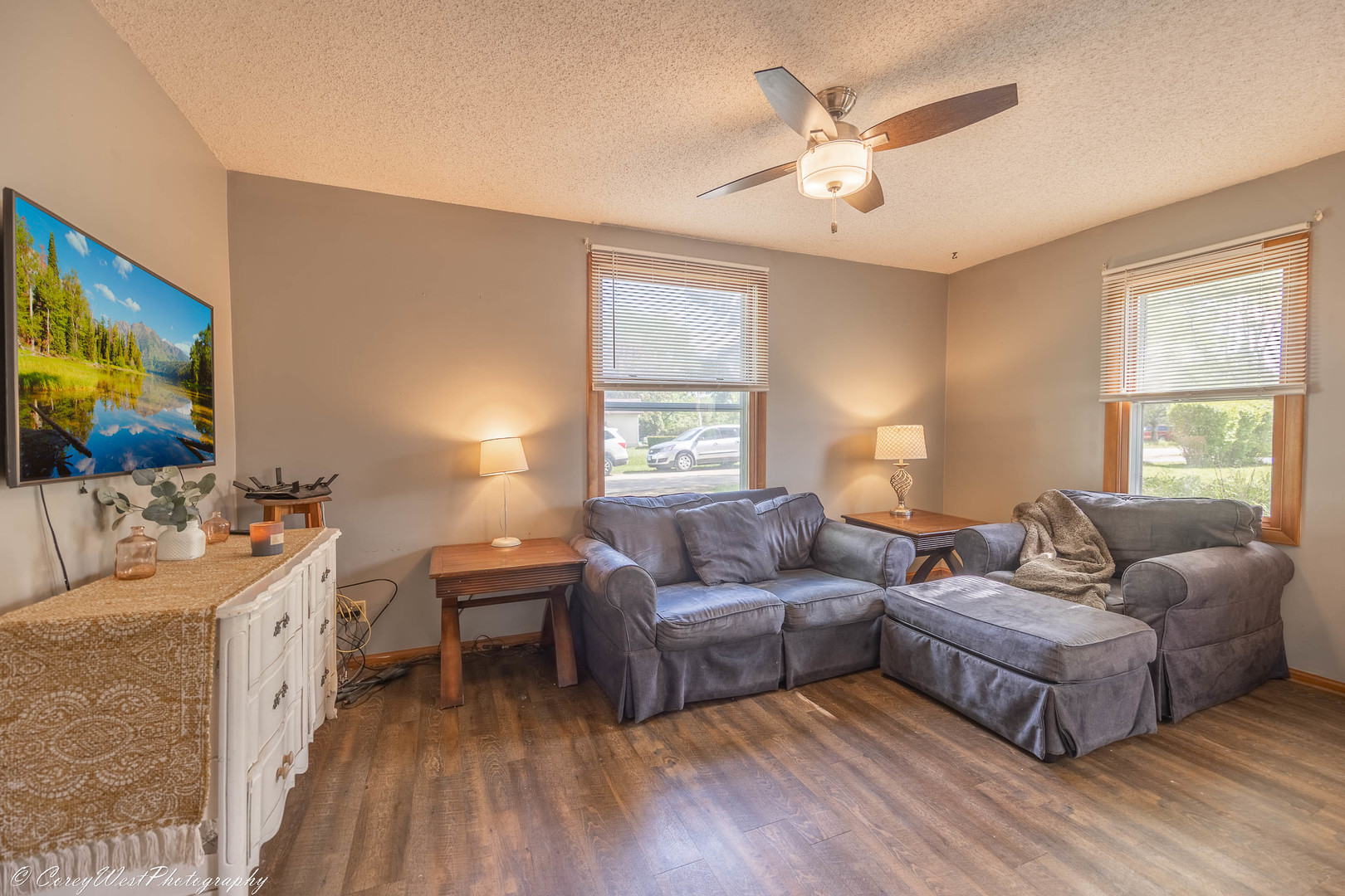 927 Thurlby Road Kingston, IL 60145 - Photo 5 of 21 a living room with furniture and a flat screen tv