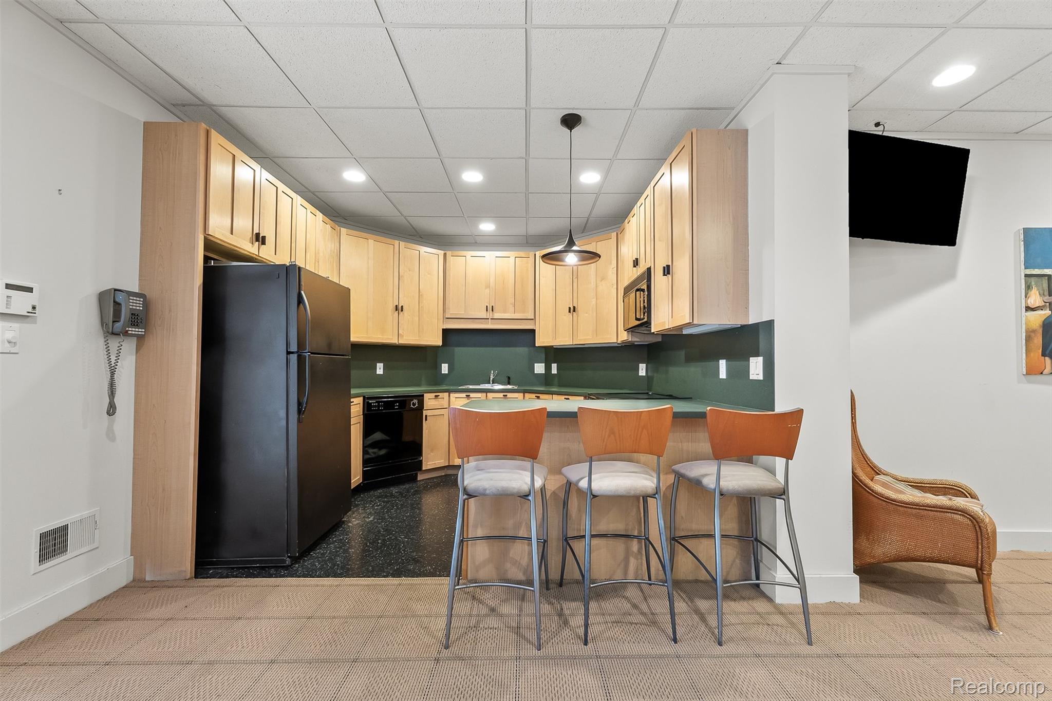1800 Tiverton Road Bloomfield Hills, MI 48304 - Photo 39 of 56 54-Tiverton-12.jpg