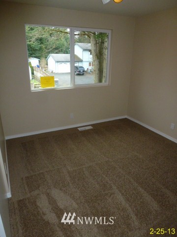 22010 7th Place West Bothell, WA 98021 - Photo 9 of 15 an empty room with a window