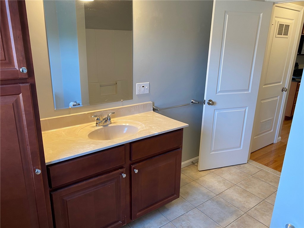 500 Mendon Road, Unit 2G Cumberland, RI 02864 - Photo 8 of 9