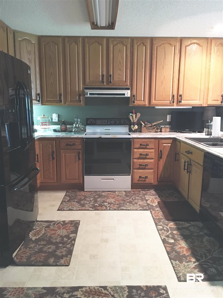 9195 Clarke Ridge Road Foley, AL 36535 - Photo 17 of 35 Kitchen