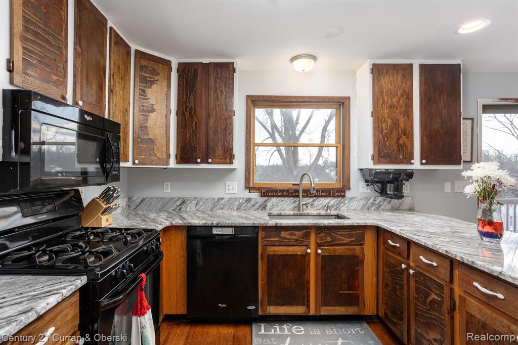 12340 Clyde Road Fenton, MI 48430 - Photo 13 of 56