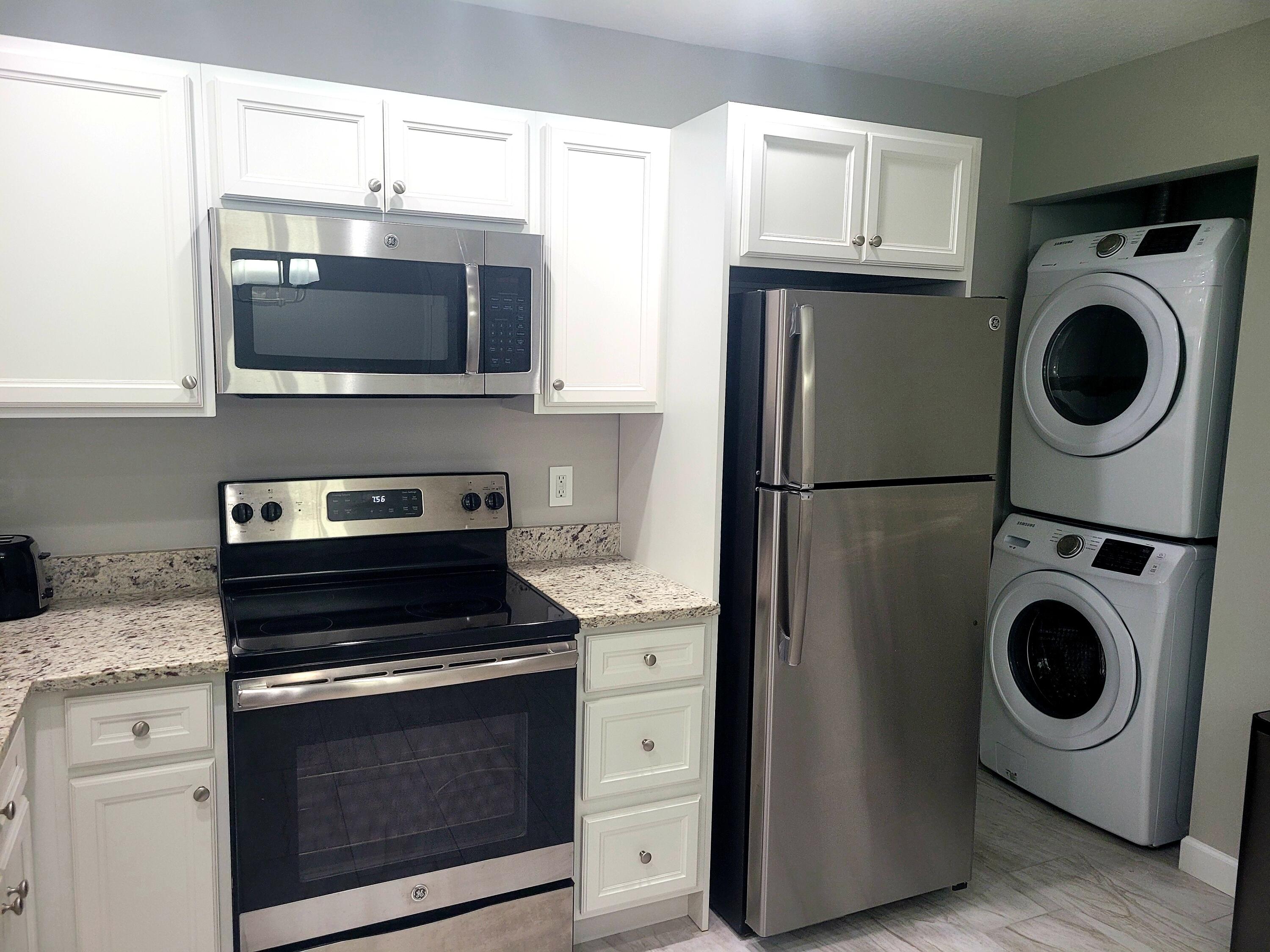 511 West Pine Street, Unit B Lantana, FL 33462 - Photo 6 of 11 a kitchen with a stove and a microwave