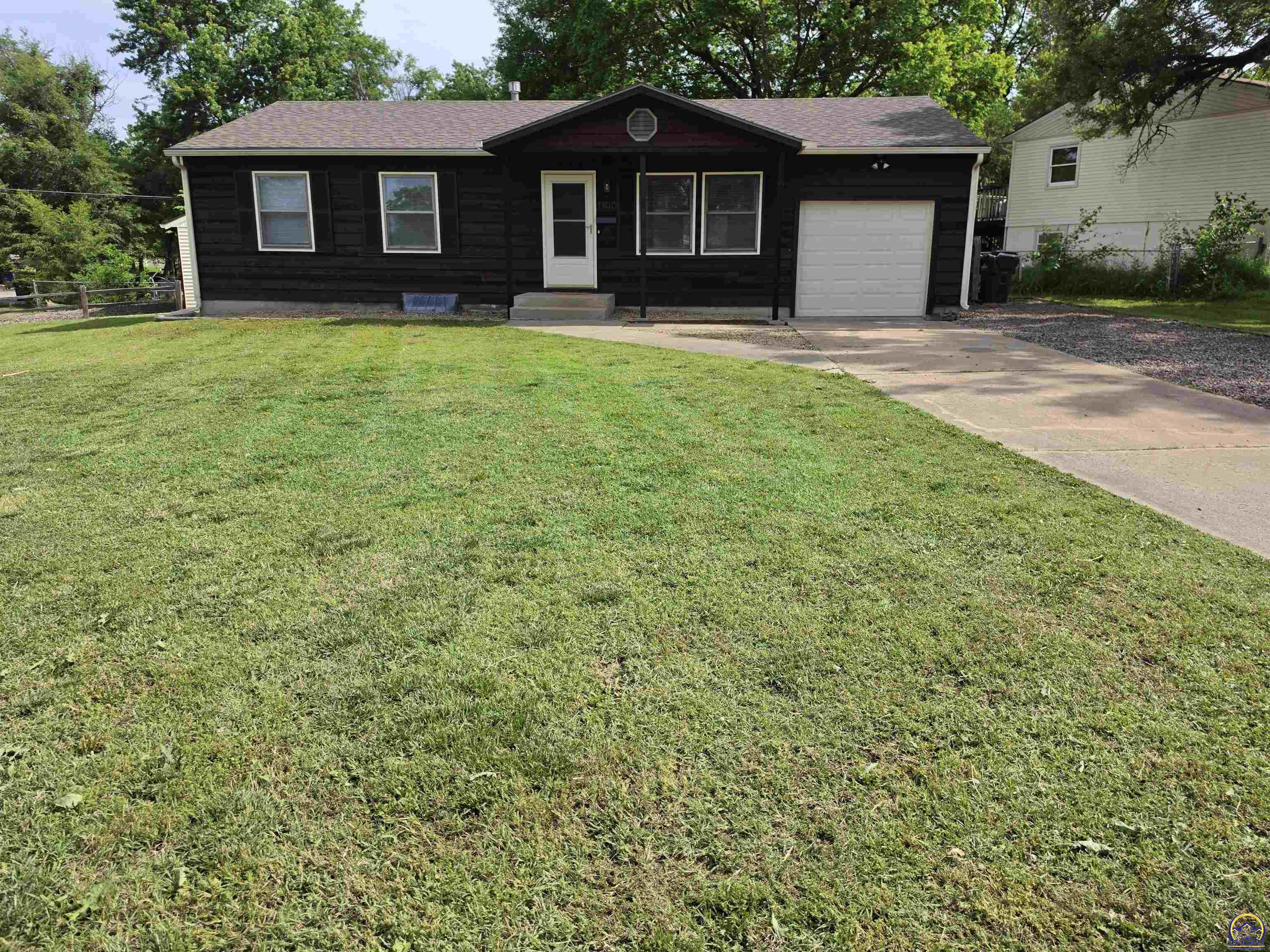 1100 Southeast 35th Terrace Topeka, KS 66605 - Photo 3 of 21