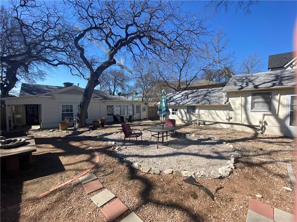 $2,500 | 2608 West 8th Street, Unit B/C, Austin, TX 78703