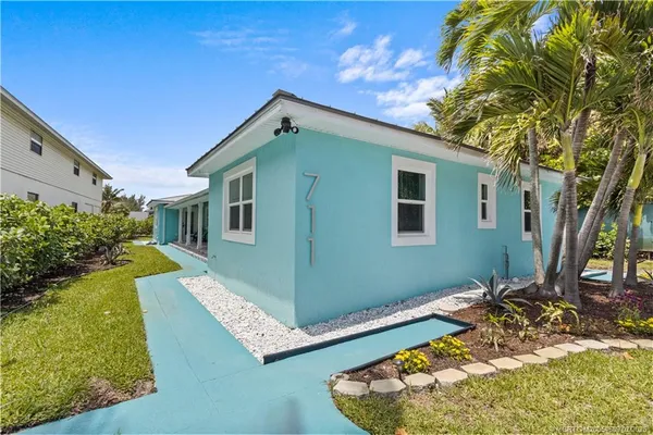 a view of a back yard of the house