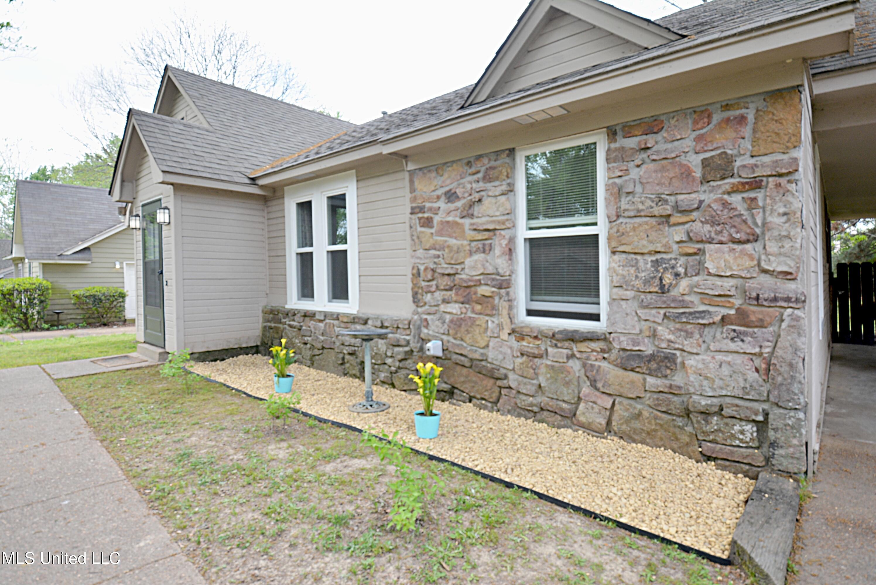 8421 Old Forge Road Southaven, MS 38671 - Photo 2 of 19 Low Maintenance Landscaping