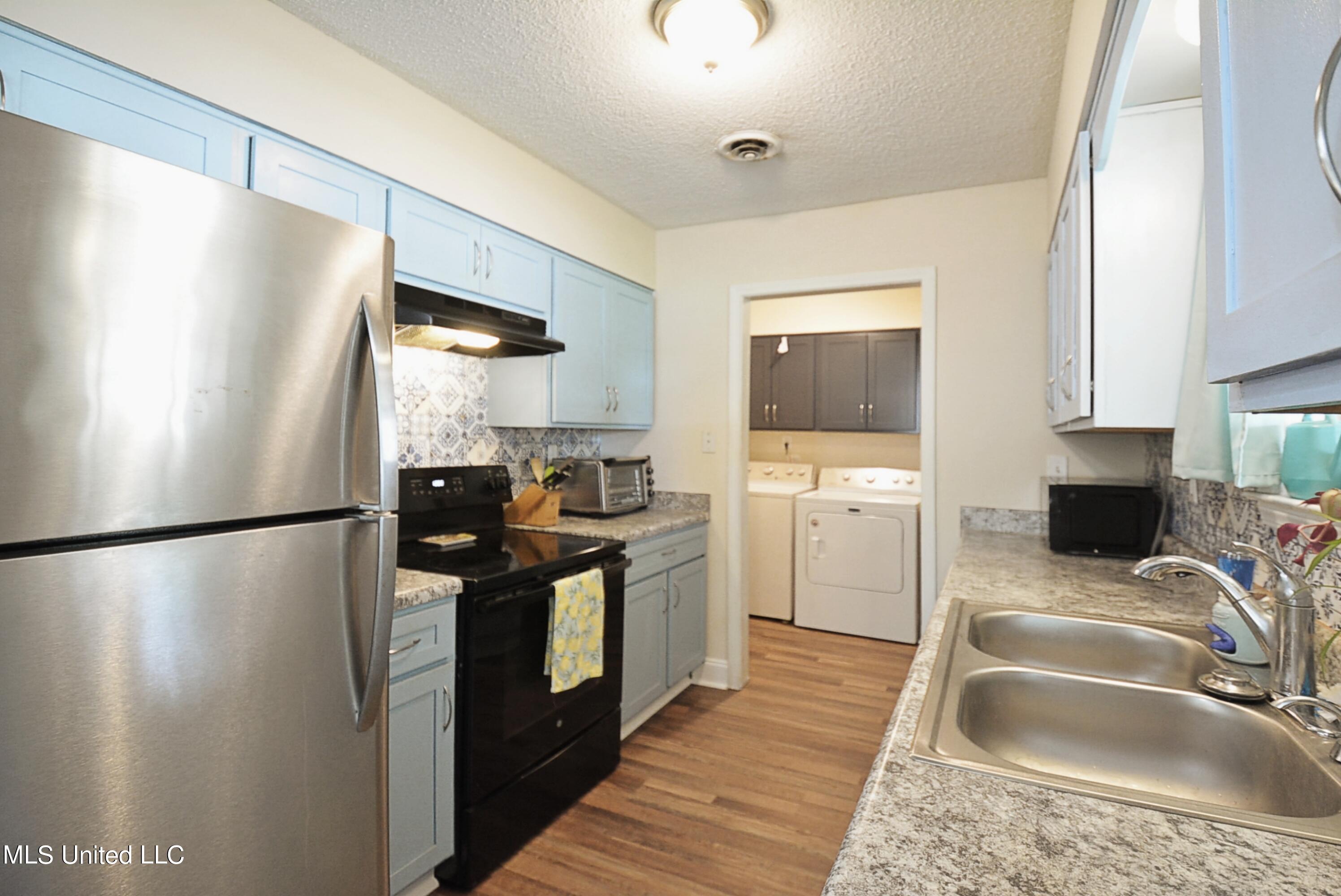 8421 Old Forge Road Southaven, MS 38671 - Photo 6 of 19 Kitchen from Breakfast