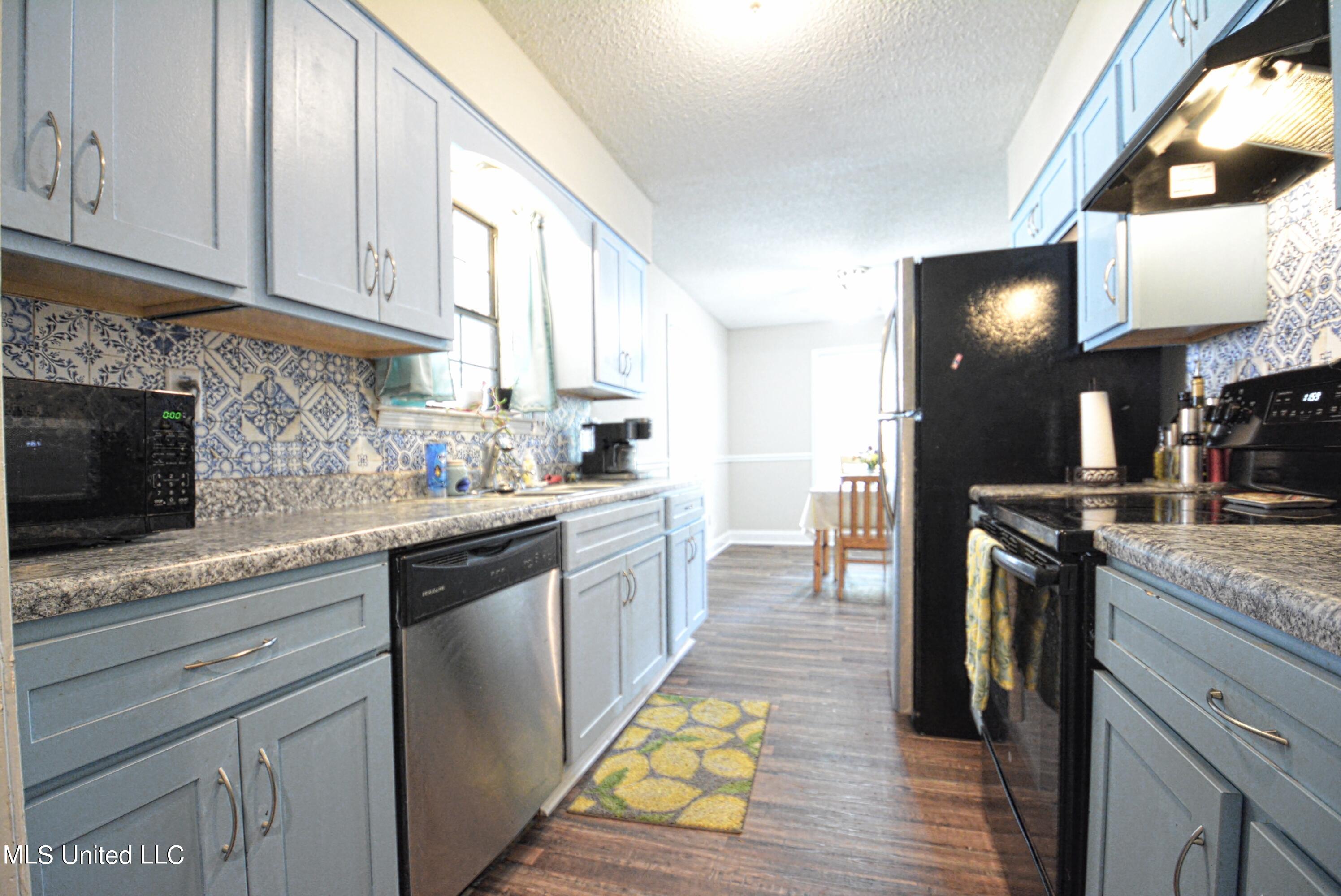 8421 Old Forge Road Southaven, MS 38671 - Photo 7 of 19 Kitchen from Laundry