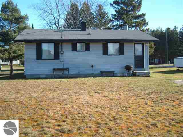 471 4th Street Lupton, MI 48635 - Photo 3 of 10 1751307-2.JPG
