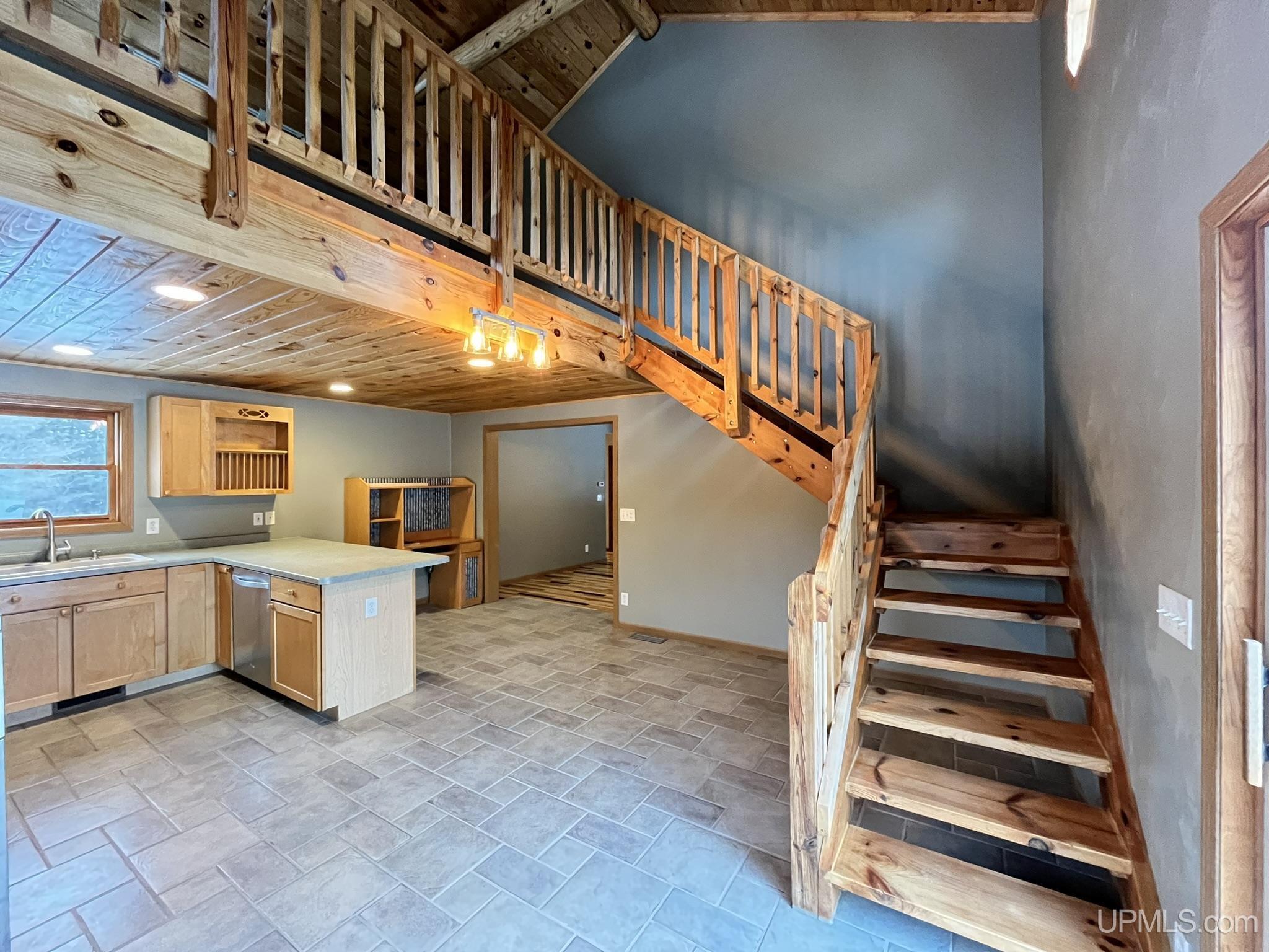 2724 Jackson Road Gulliver, MI 49840 - Photo 7 of 47