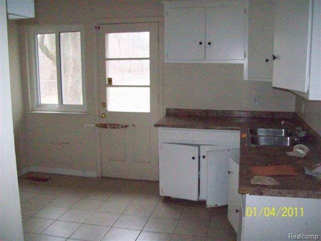 23151 Beech Road Southfield, MI 48033 - Photo 9 of 10 beech 23151 015