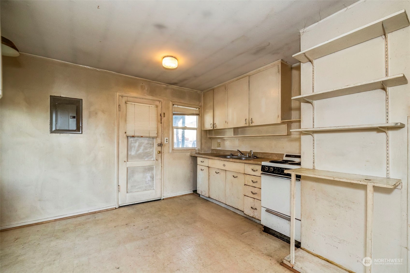 113 Elm Street Bremerton, WA 98310 - Photo 9 of 34 Gallery Image 9