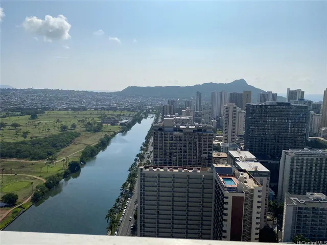 $1,750 | 445 Seaside Avenue, Unit 4303, Honolulu, HI 96815