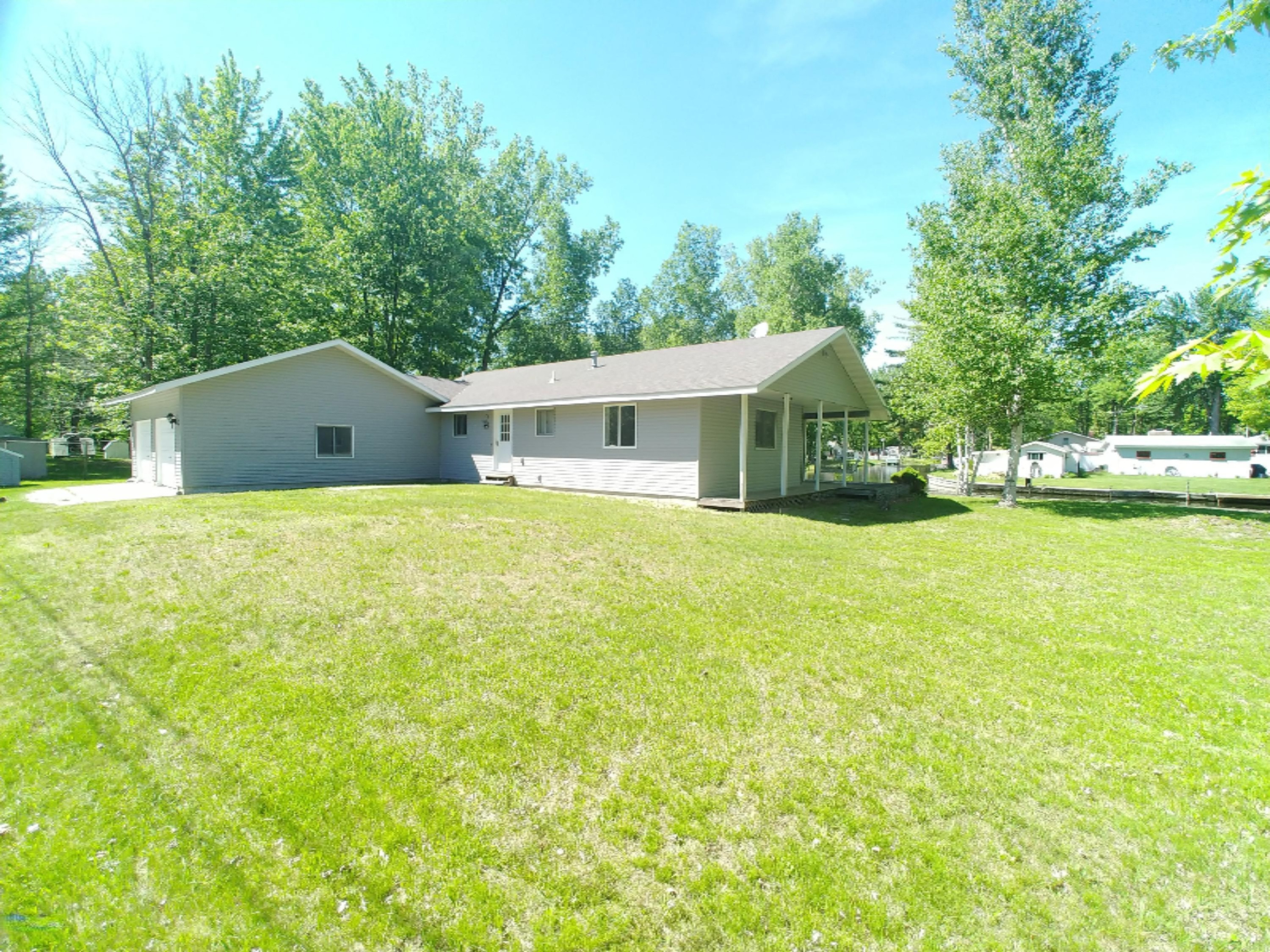 696 Hayes Road Beaverton, MI 48612 - Photo 3 of 28 20180602_155259