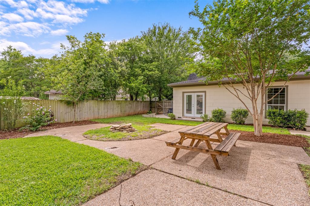 3116 Alexander Avenue Waco, TX 76708 - Photo 32 of 40 a view of a backyard with sitting area