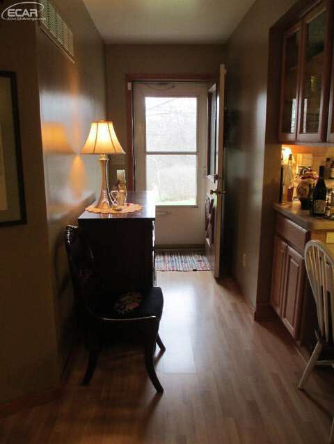 5296 North Center Road Flint, MI 48506 - Photo 10 of 33 20435397-9.JPG