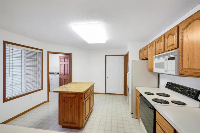 $395,000 | 10849 Lexington Drive, Eden Prairie, MN 55344