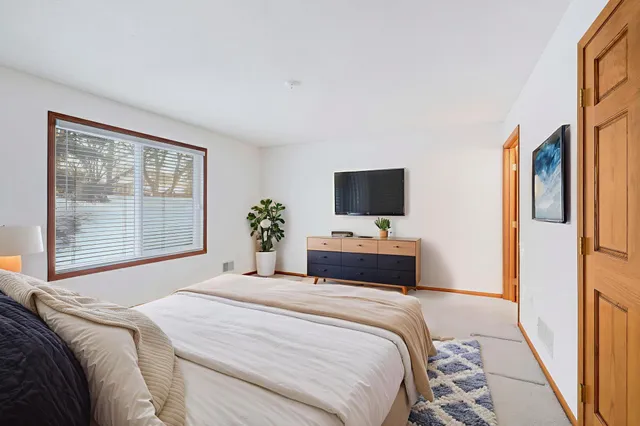 $395,000 | 10849 Lexington Drive, Eden Prairie, MN 55344