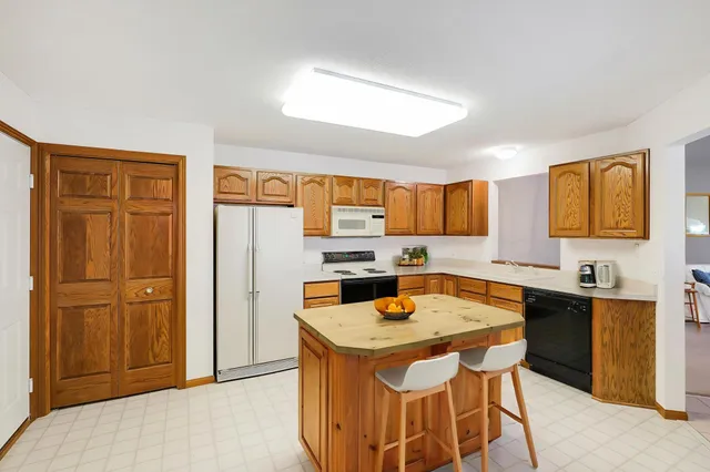 $395,000 | 10849 Lexington Drive, Eden Prairie, MN 55344