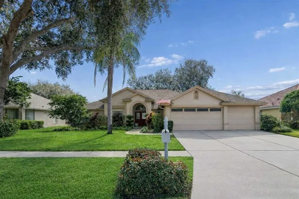$709,999 | 16711 Longleat Drive, Lutz, FL 33549