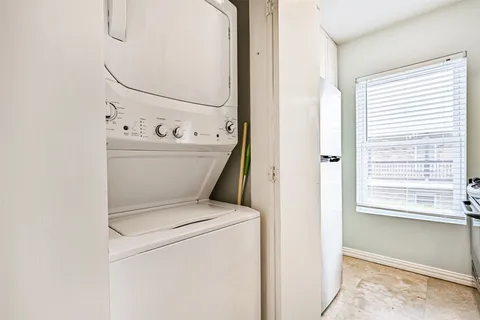 $130,000 | 402 Postoffice Street, Unit 201, Galveston, TX 77550