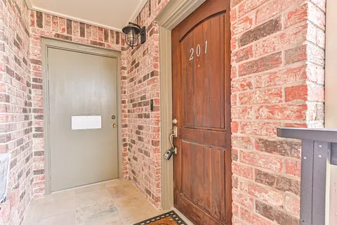 $130,000 | 402 Postoffice Street, Unit 201, Galveston, TX 77550