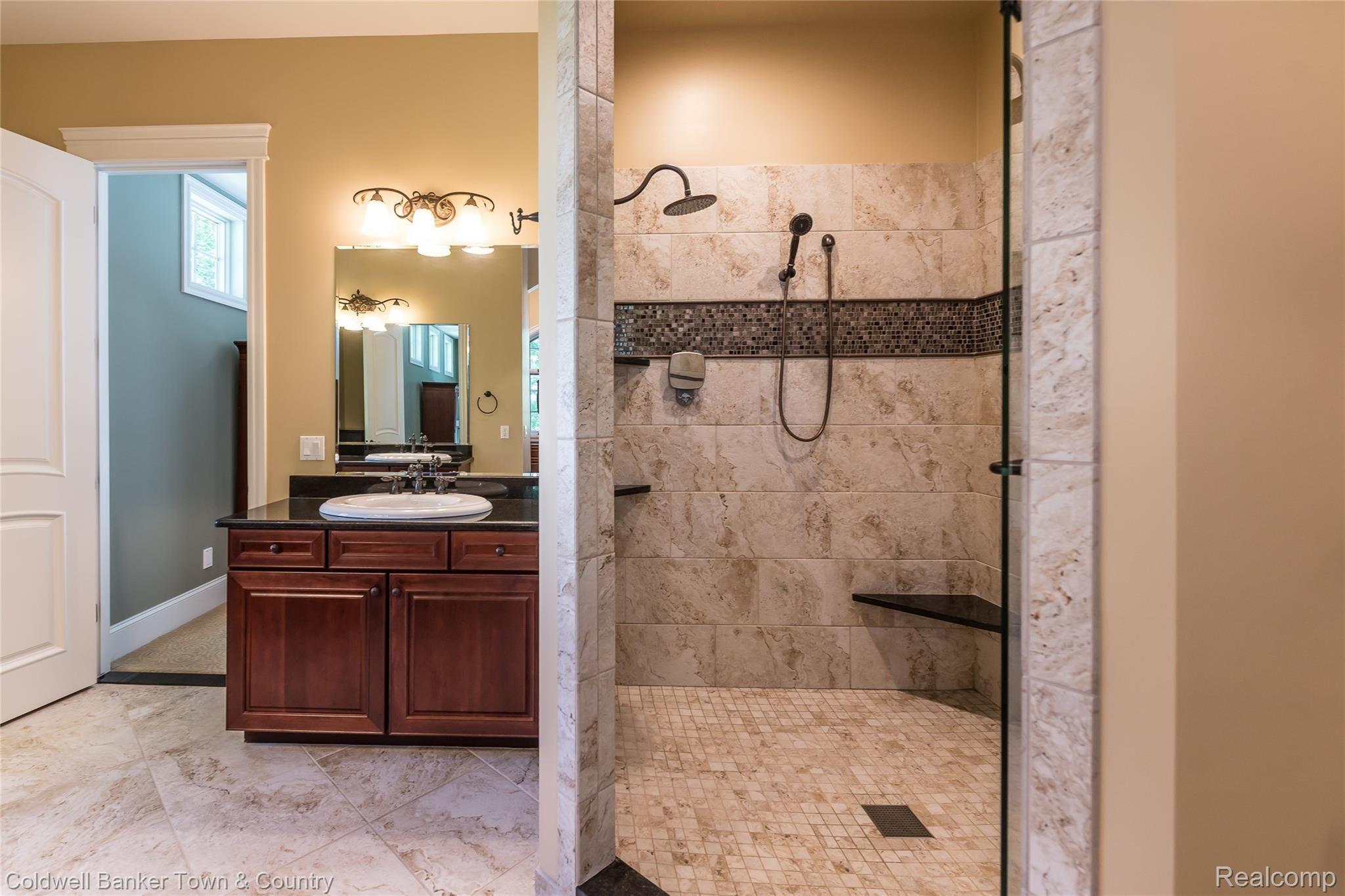 3095 Hunter Road Brighton, MI 48114 - Photo 61 of 92 DSC_2212.jpg