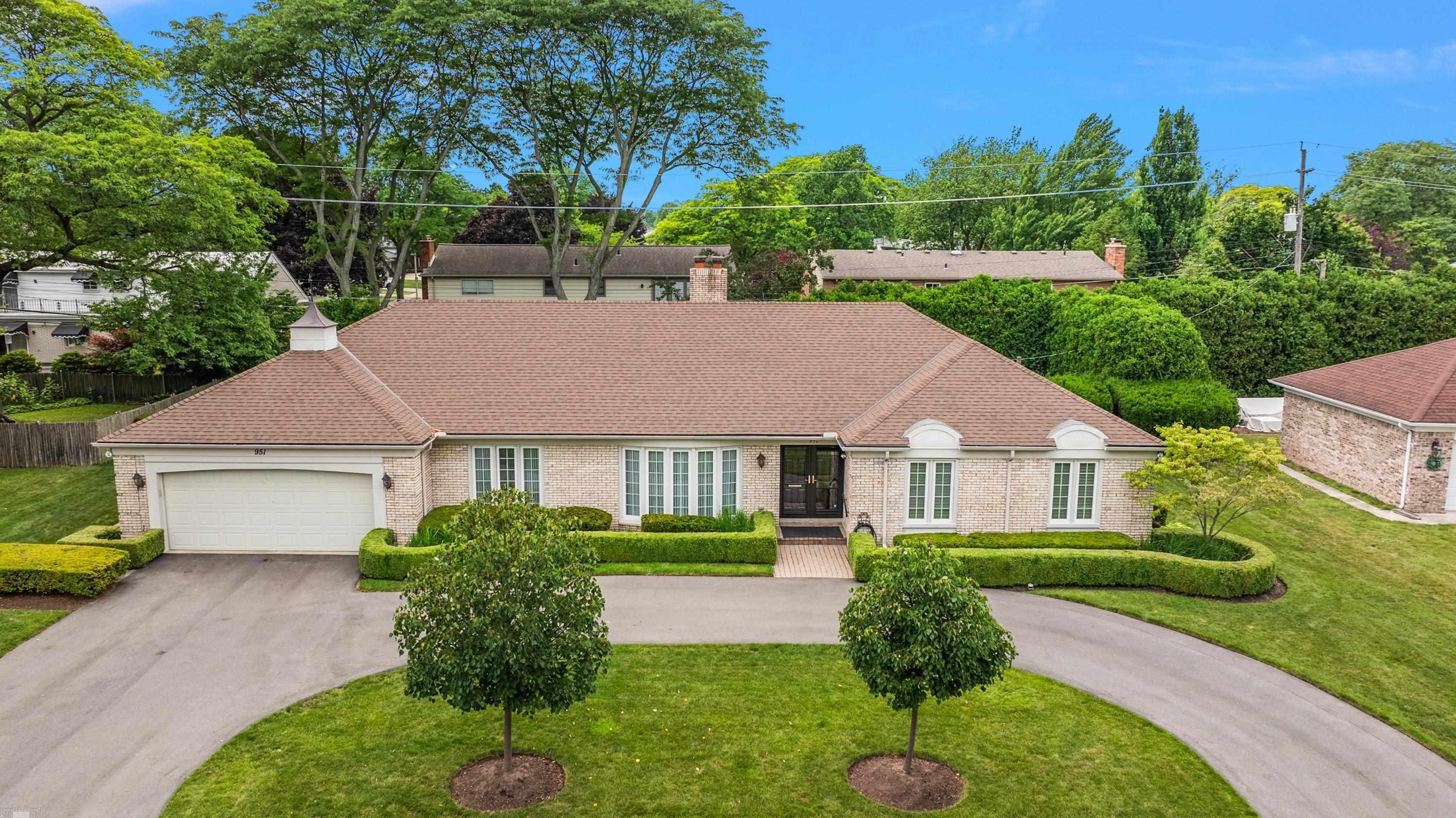 951 Ballantyne Road Grosse Pointe, MI 48236 - Photo 2 of 10