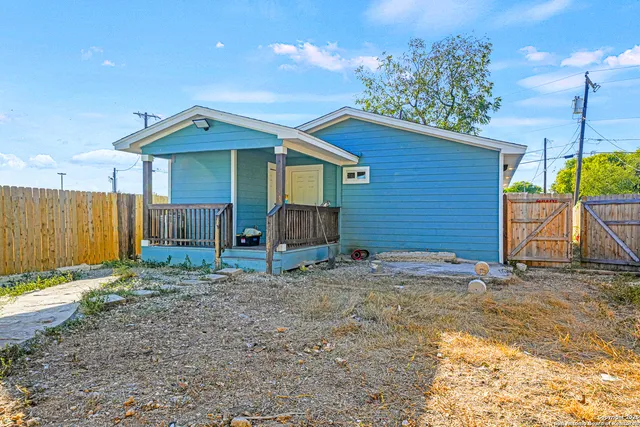 a house view with a backyard space