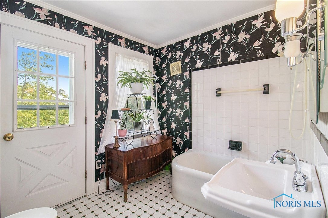 616 River Road Maumee, OH 43537 - Photo 13 of 24 Gallery Image 13