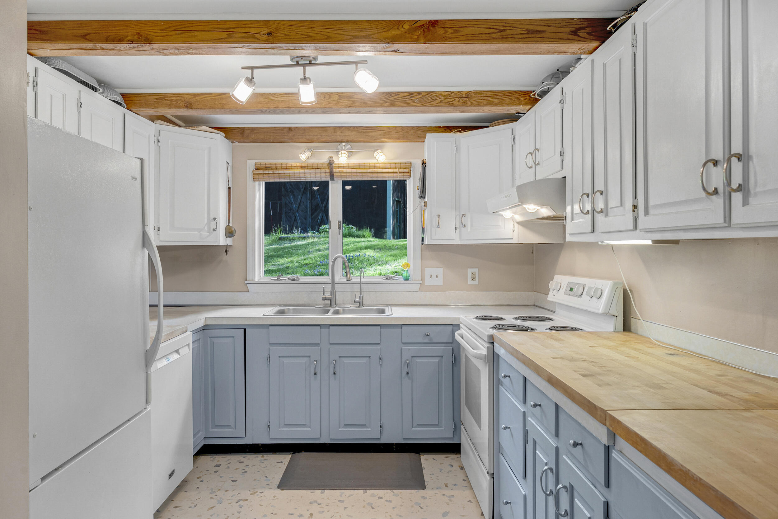8 Carriage Road Freeport, ME 04032 - Photo 20 of 47 31_8carriage-31