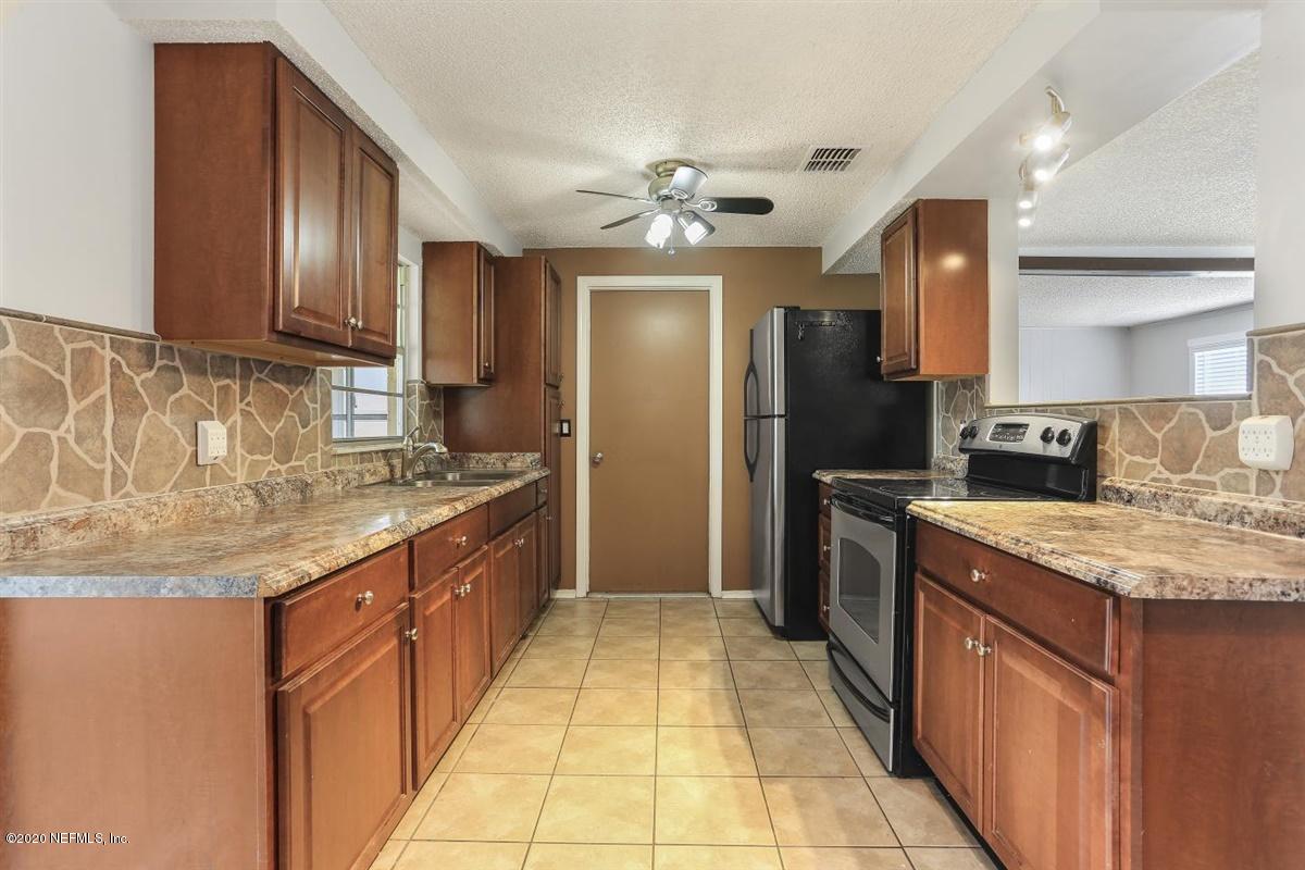 8236 Justin Road South Jacksonville, FL 32210 - Photo 4 of 11 04-Kitchen