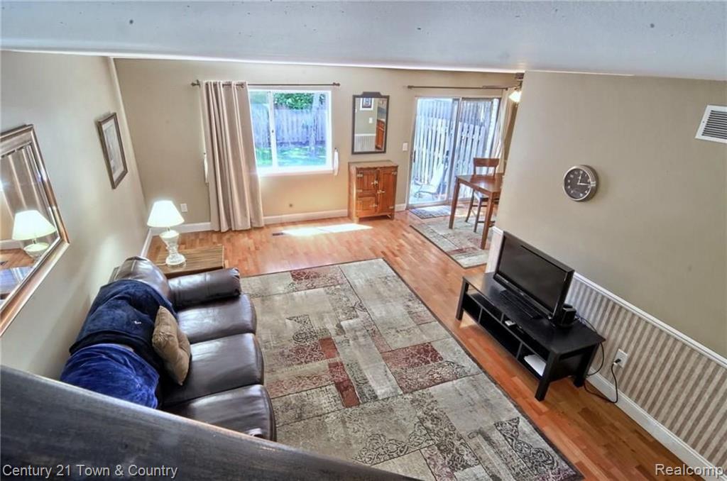 111 Manor Way Rochester, MI 48309 - Photo 3 of 32