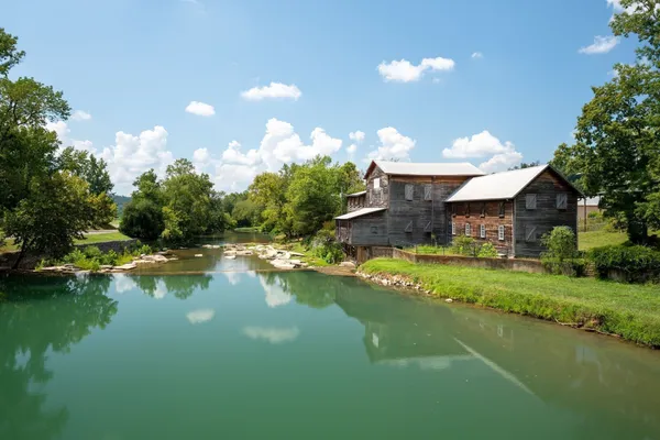 a view of a house with swimming pool and a yard