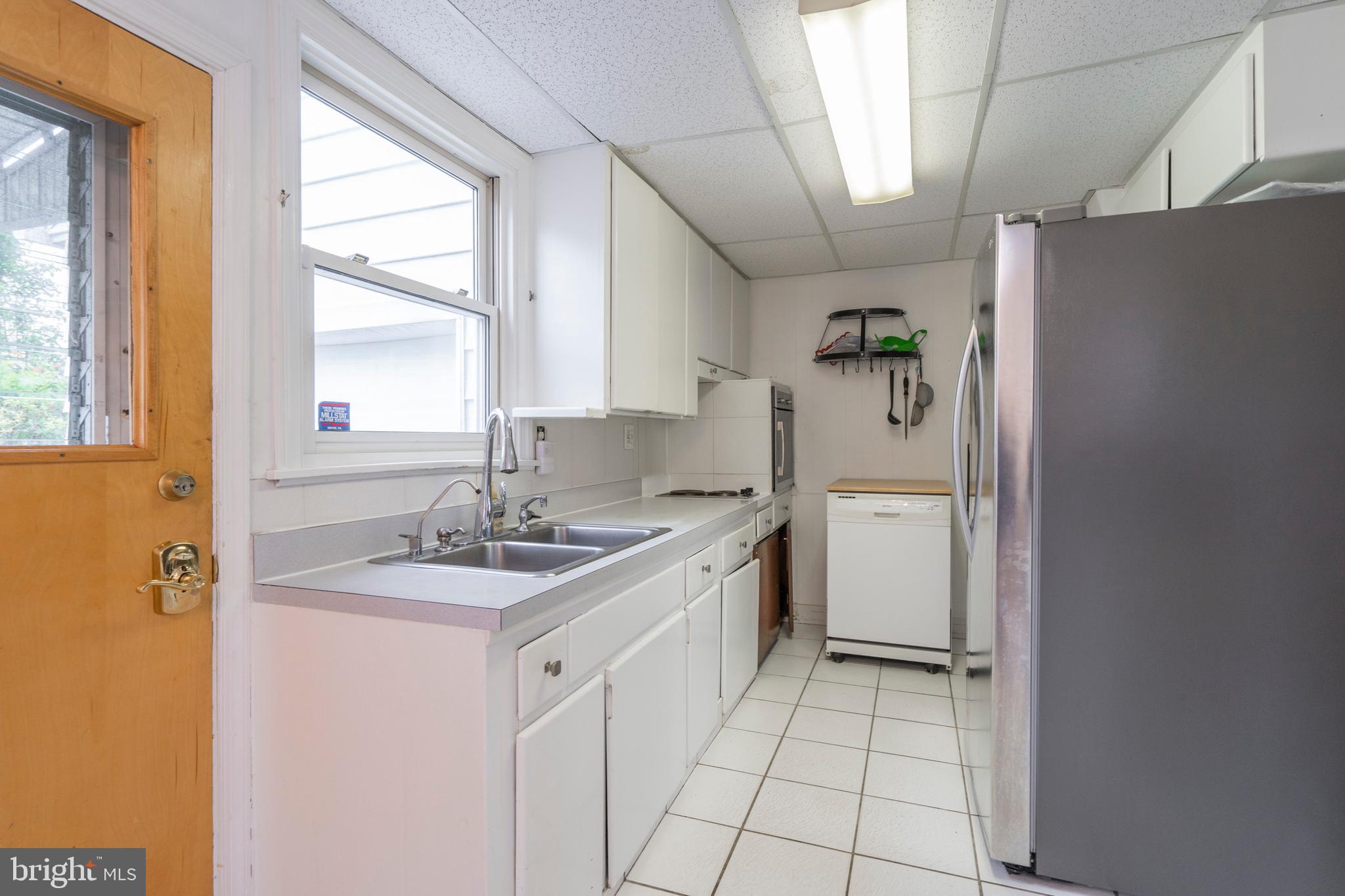 305 Earlington Road Havertown, PA 19083 - Photo 16 of 50 Sunny Kitchen