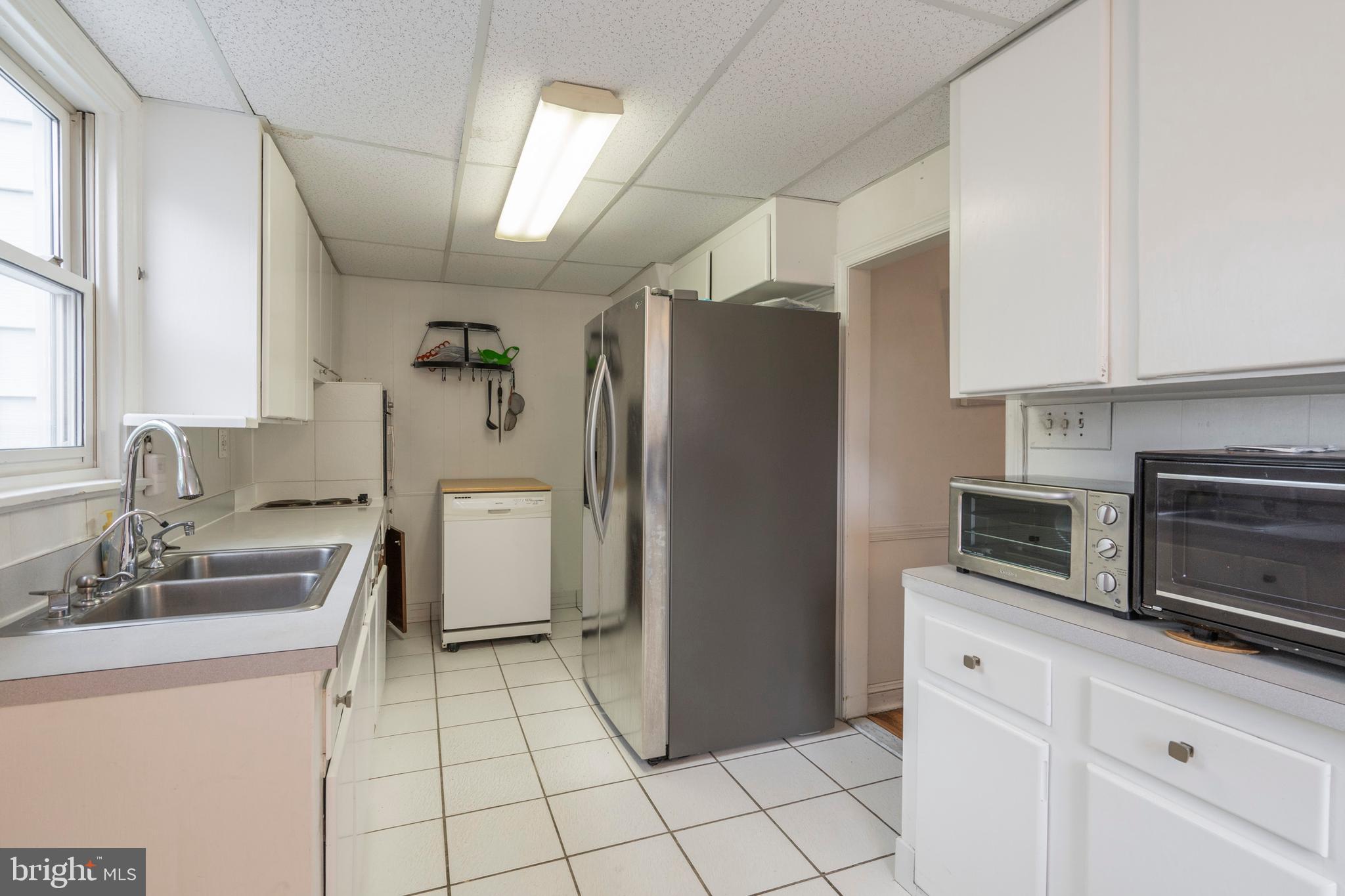 305 Earlington Road Havertown, PA 19083 - Photo 17 of 50 Some Newer Cabinets
