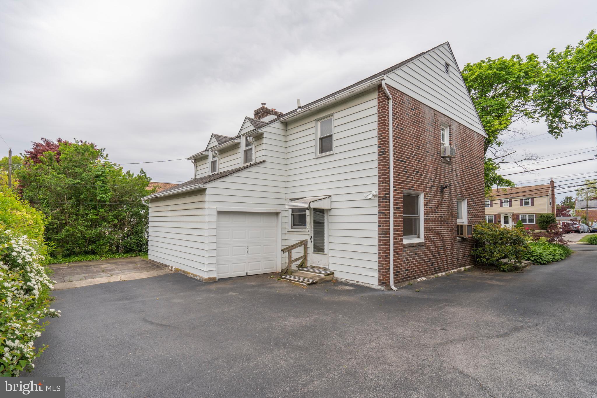 305 Earlington Road Havertown, PA 19083 - Photo 25 of 50 Easy For Car Turn Around