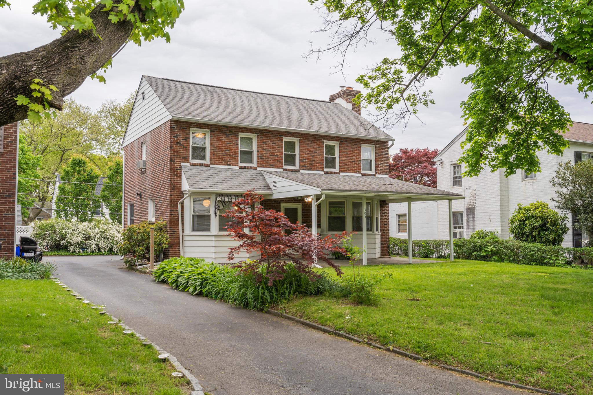 305 Earlington Road Havertown, PA 19083 - Photo 4 of 50 Deep Front Lawn