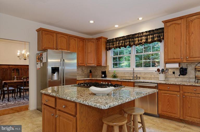 1204 Tottenham Court Reston, VA 20194 - Photo 2 of 24 Kitchen