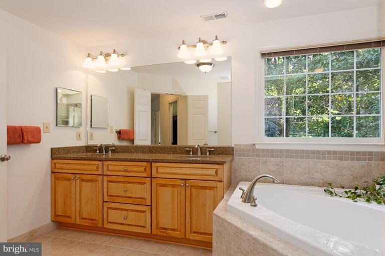 1204 Tottenham Court Reston, VA 20194 - Photo 18 of 24 Master Bath