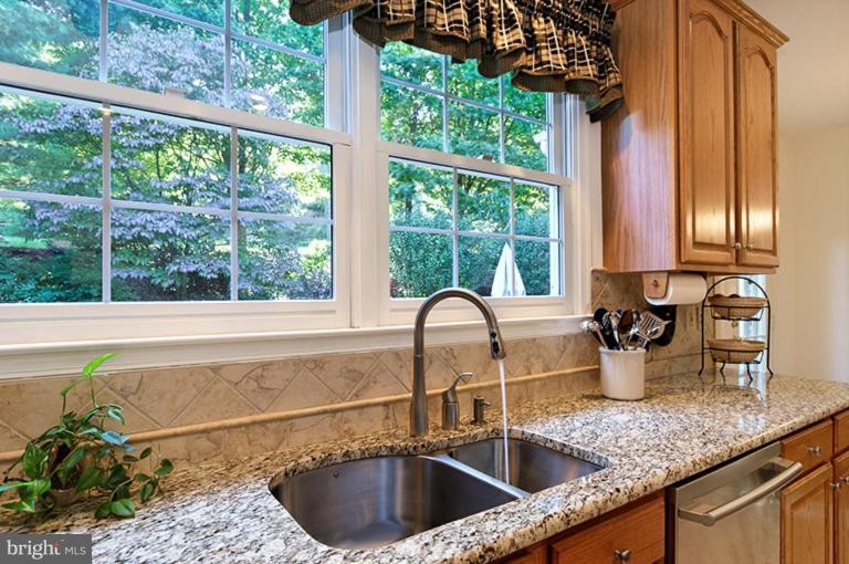 1204 Tottenham Court Reston, VA 20194 - Photo 4 of 24 Kitchen #3