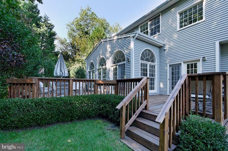 1204 Tottenham Court Reston, VA 20194 - Photo 5 of 24 Deck