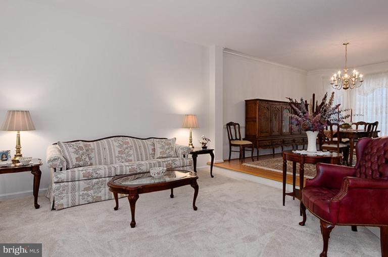 1204 Tottenham Court Reston, VA 20194 - Photo 8 of 24 Living Room