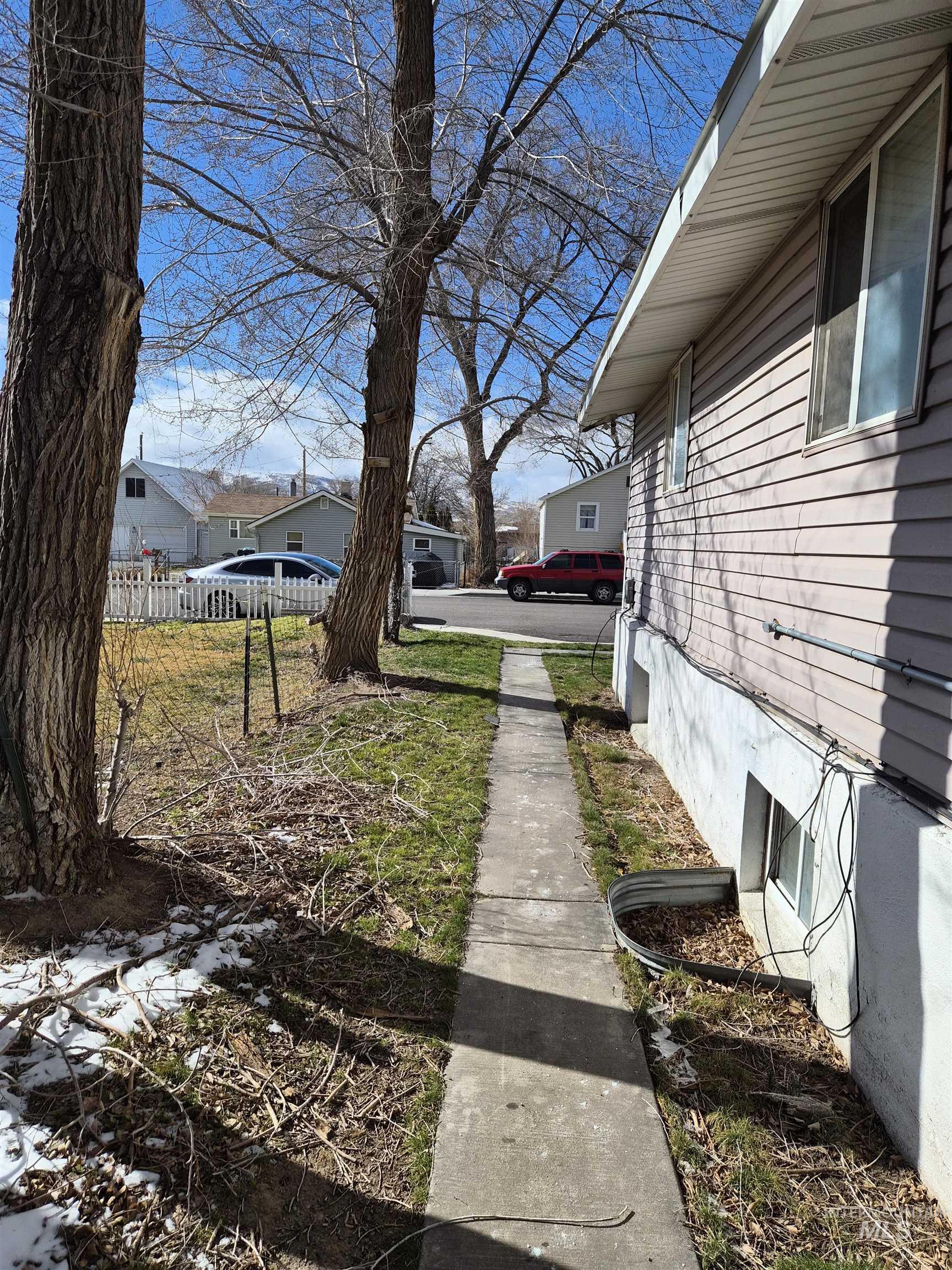 682 Randolph Avenue Pocatello, ID 83201 - Photo 24 of 29 View of yard featuring a residential view