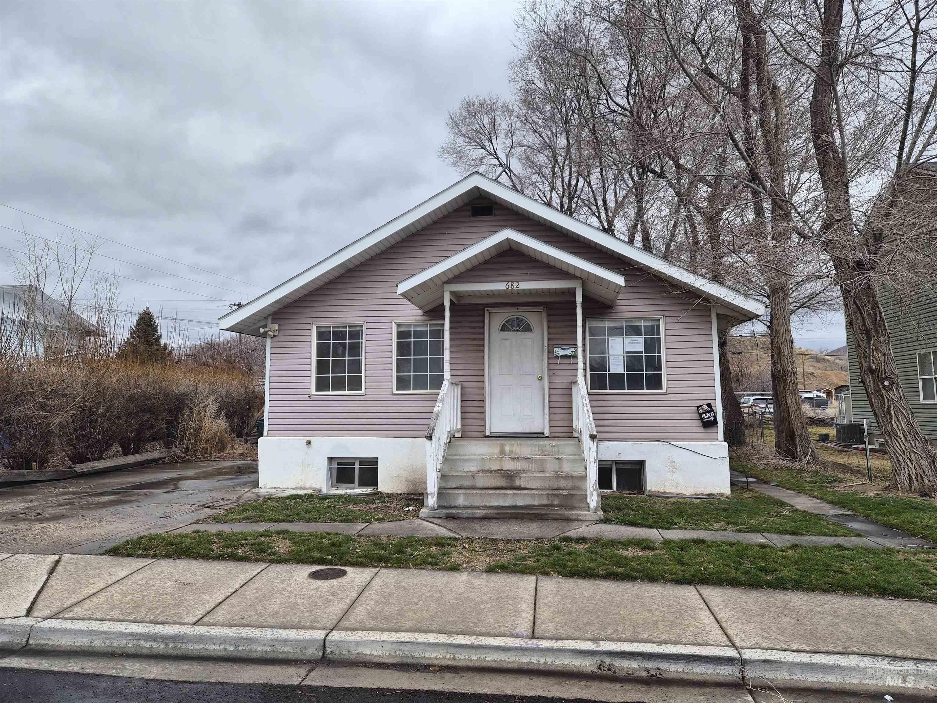 682 Randolph Avenue Pocatello, ID 83201 - Photo 27 of 29 Bungalow-style home featuring entry steps