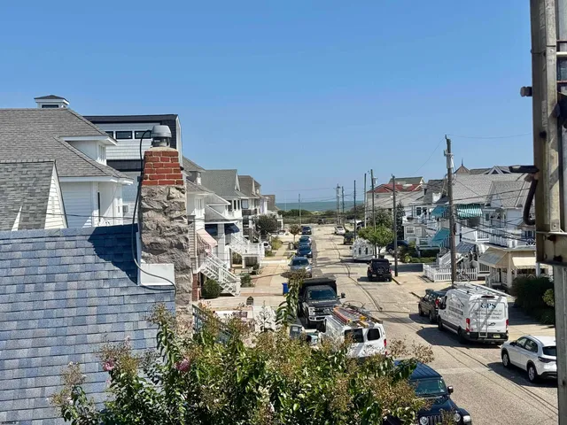 a view of entryway and hall